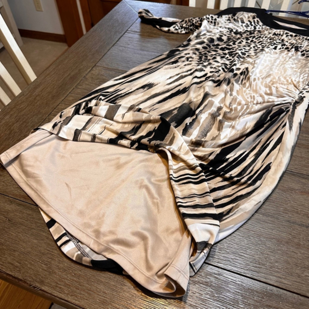 Women's Chico's Dress Size 1 (Medium) Beige‎ & Black Midi Animal Printed - Picture 7 of 7